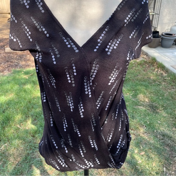 Apt. 9 Blouse Cap Sleeve, V-Neck Faux Wrap Top Sz. Medium - EUC!! - Picture 4 of 7